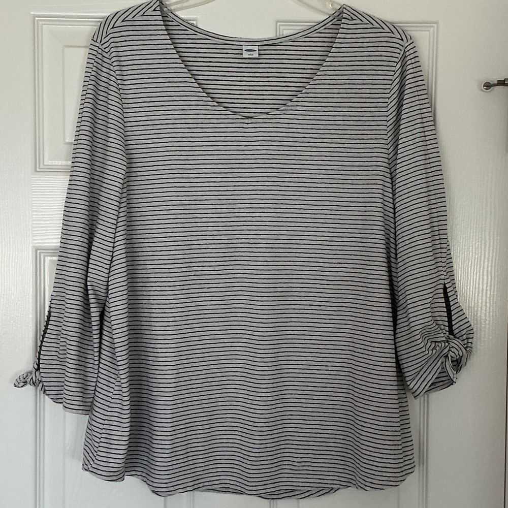 Old Navy Black & White Striped Scoop Neck 3/4 Sleeve Tee